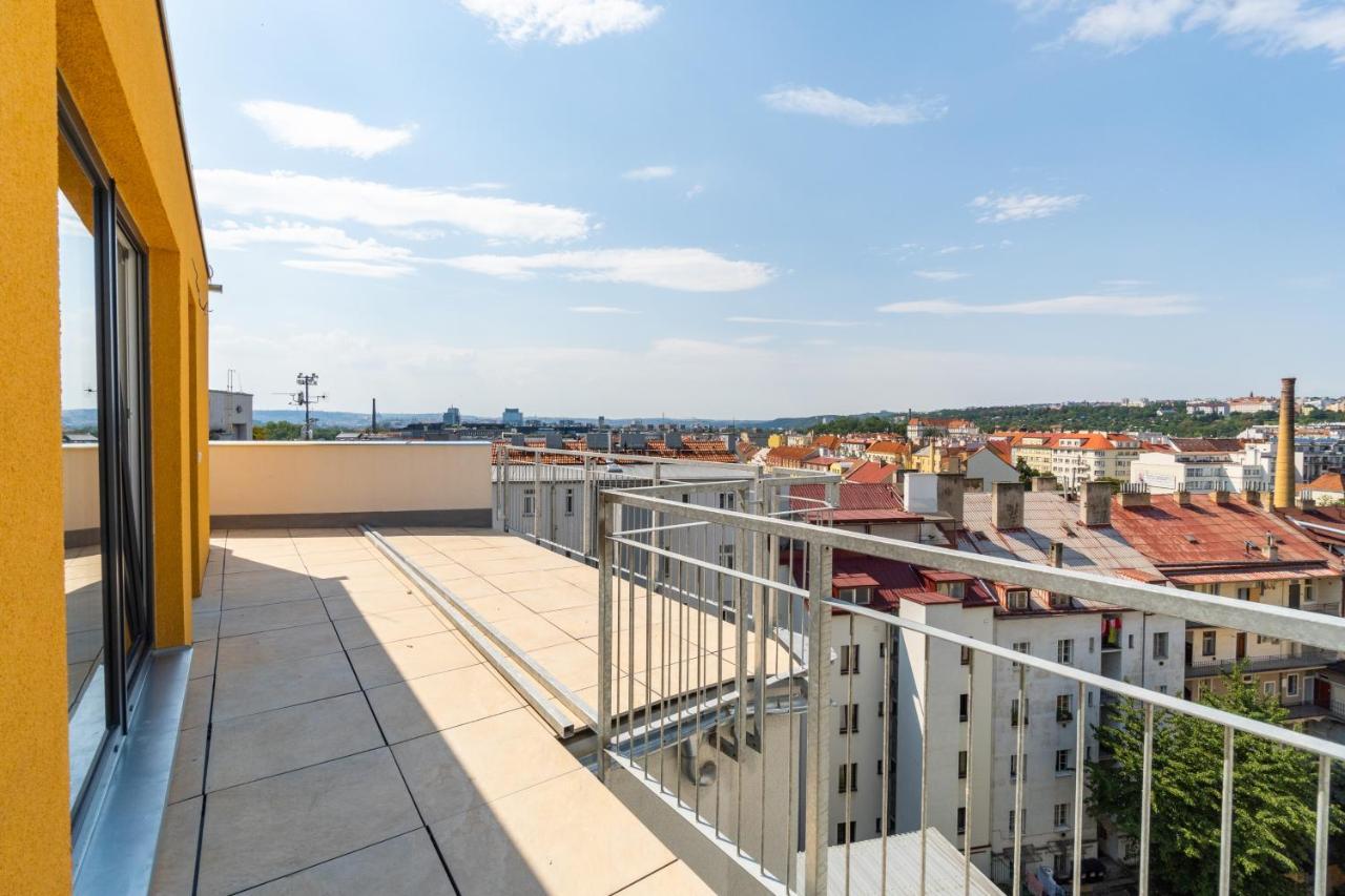 Center Penthouse: Modern One-bedroom With Free Parking Apartment *
