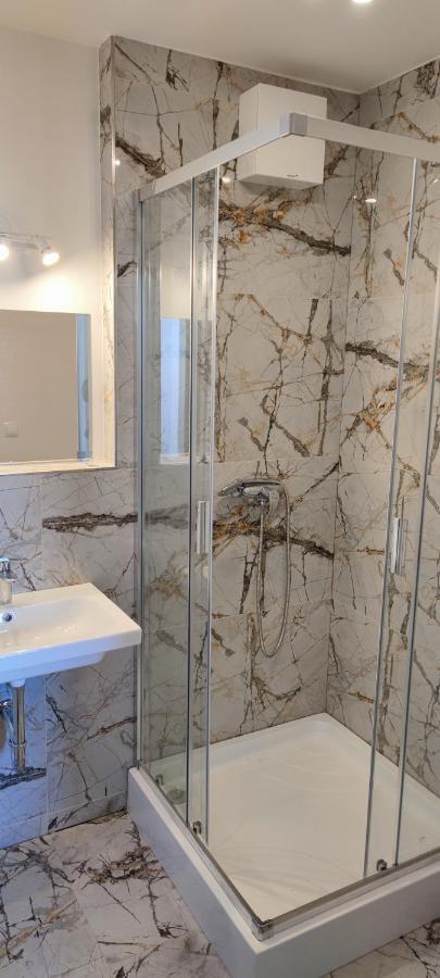 Center Penthouse: Modern One-bedroom With Free Parking Apartment Prague
